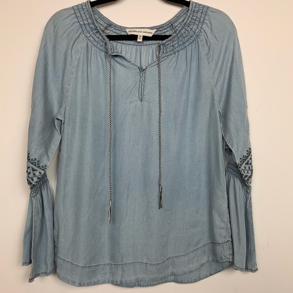 Cupcakes & Cashmere Kendi Chambray Top - Picture 3 of 5